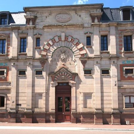 F2 Aux Pieds Des Thermes 3 Etoiles Luxeuil-les-Bains Bagian luar foto